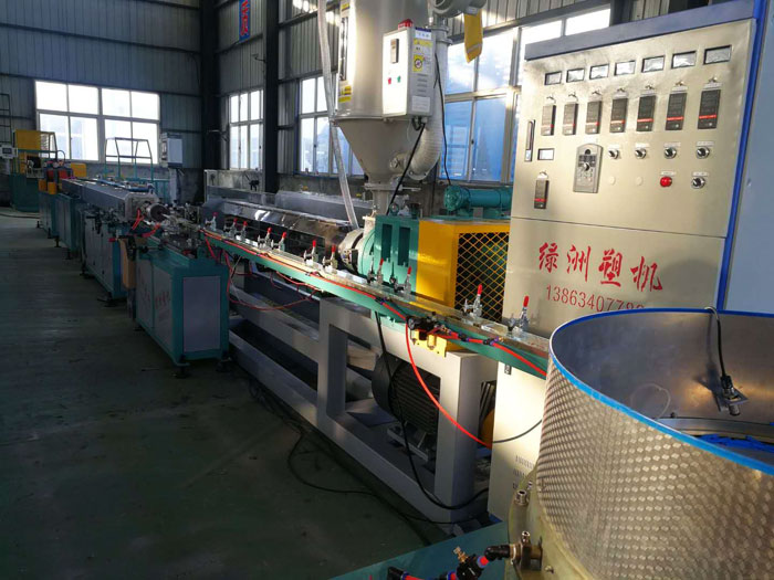 內鑲貼（tiē）片式滴灌帶生產線