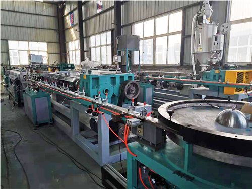 貼片式滴灌帶（dài）生產（chǎn）線