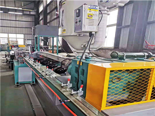 貼片式滴灌帶（dài）生產線