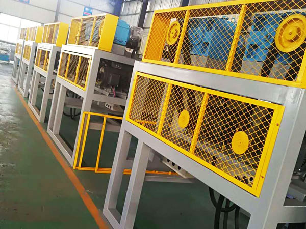 雙層（céng）微噴帶生產線