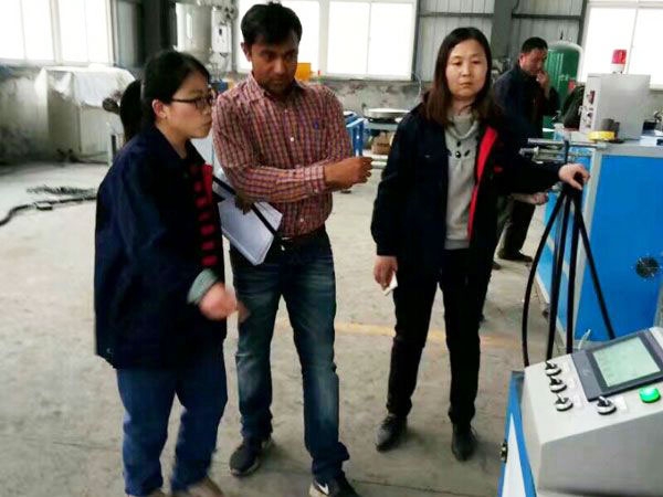 印度客戶來公司驗收設備（bèi）