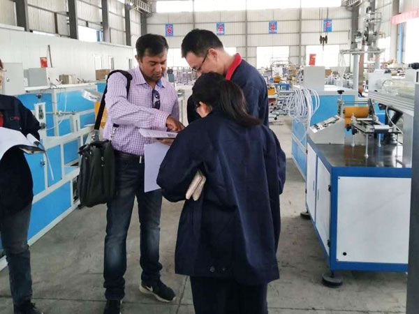 印度客（kè）戶來公司驗收設備