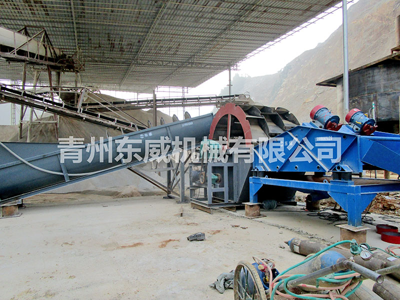 山砂洗（xǐ）沙機中可以選（xuǎn）擇螺旋式洗沙機